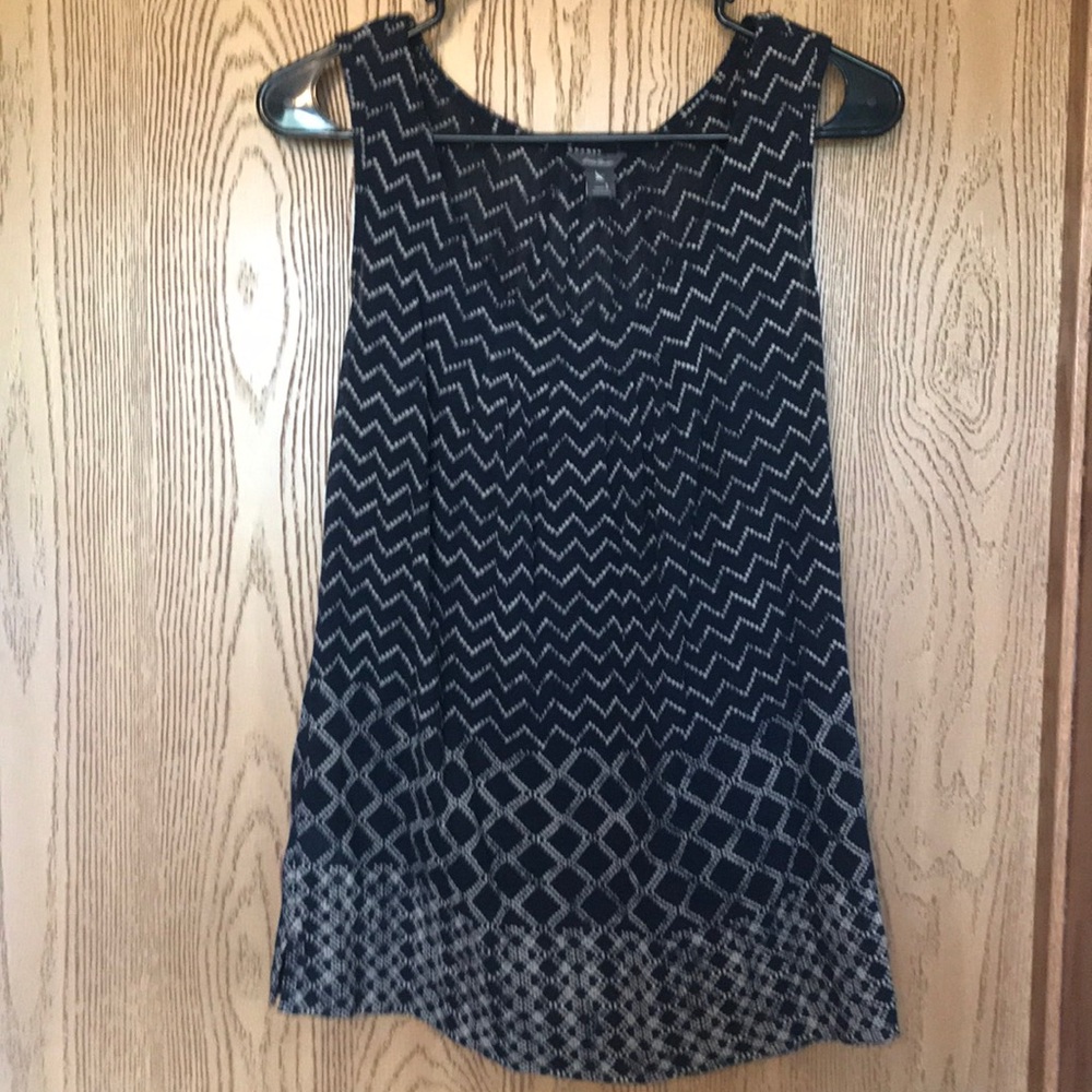 Eddie Bauer Navy & cream tank